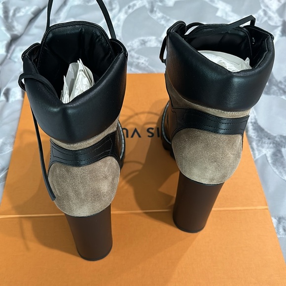 LOUIS VUITTON 
Suede Calfskin Monogram Star Trail Ankle Boots 40 Khaki - Picture 4 of 12